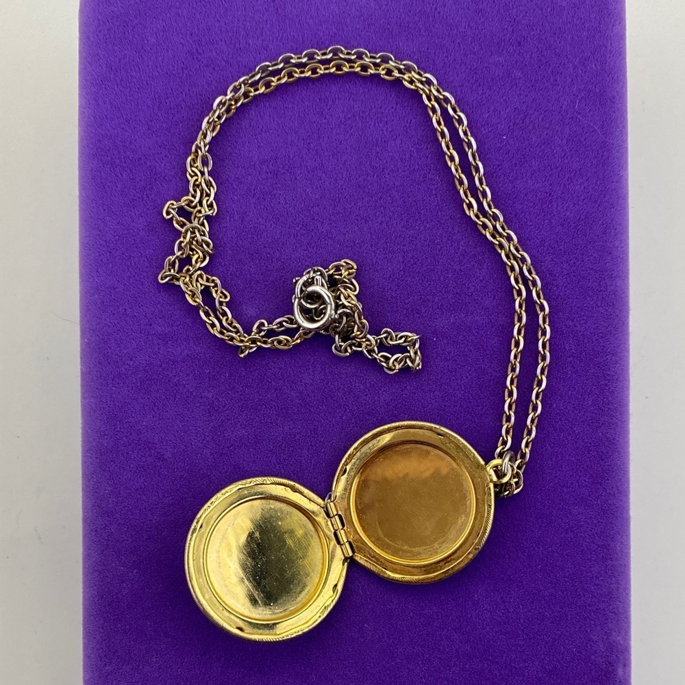💛 Vintage Gold Plates Floral Locket Necklace | Minimalist Boho Layering Piece - Picture 4 of 8